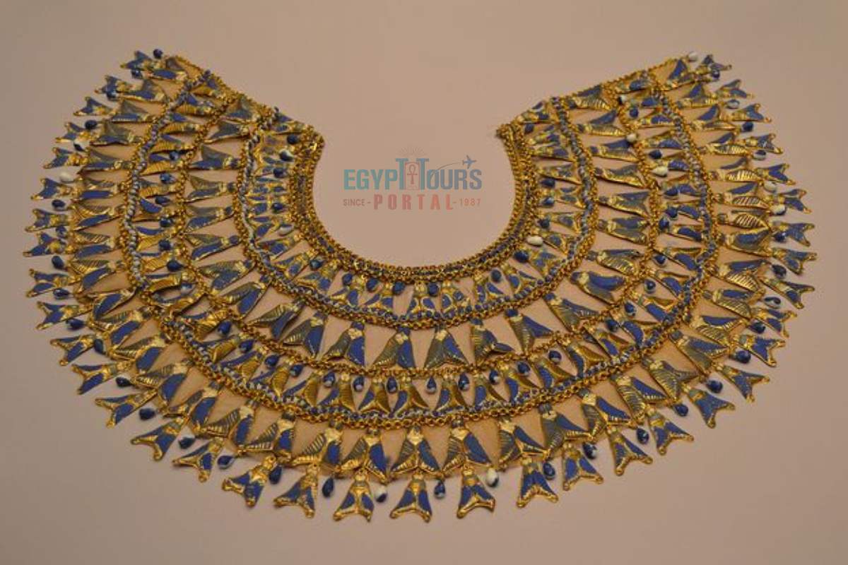 Colar Usekh de Isabel I - Egypt Tours Portal