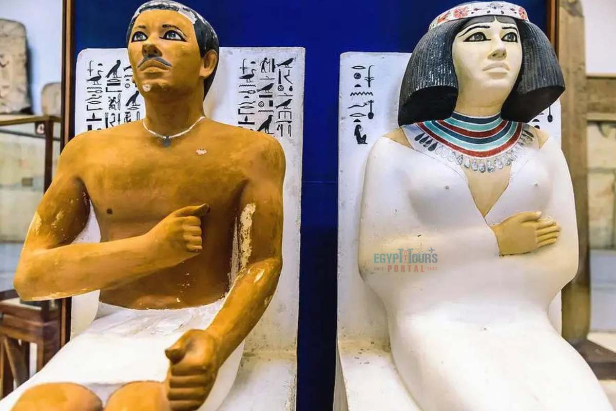 Estátuas sentadas de Rahotep e Nofret - Egypt Tours Portal