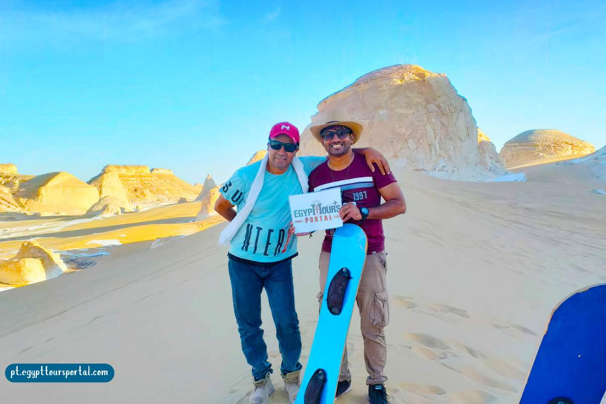O Nosso Cliente no Deserto Branco - Egypt Tours Portal