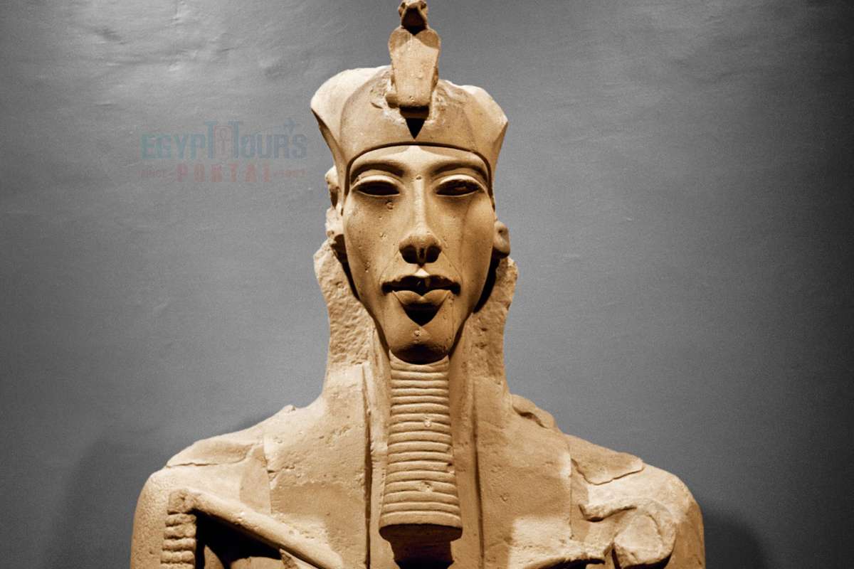 A Estátua Colossal de Akhenaton - Egypt Tours Portal