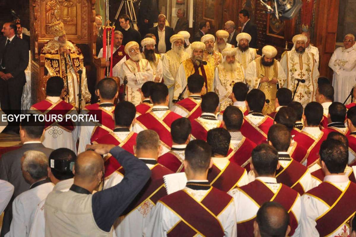 Celebração religiosa em uma igreja Egípcia - Egypt Tours Portal