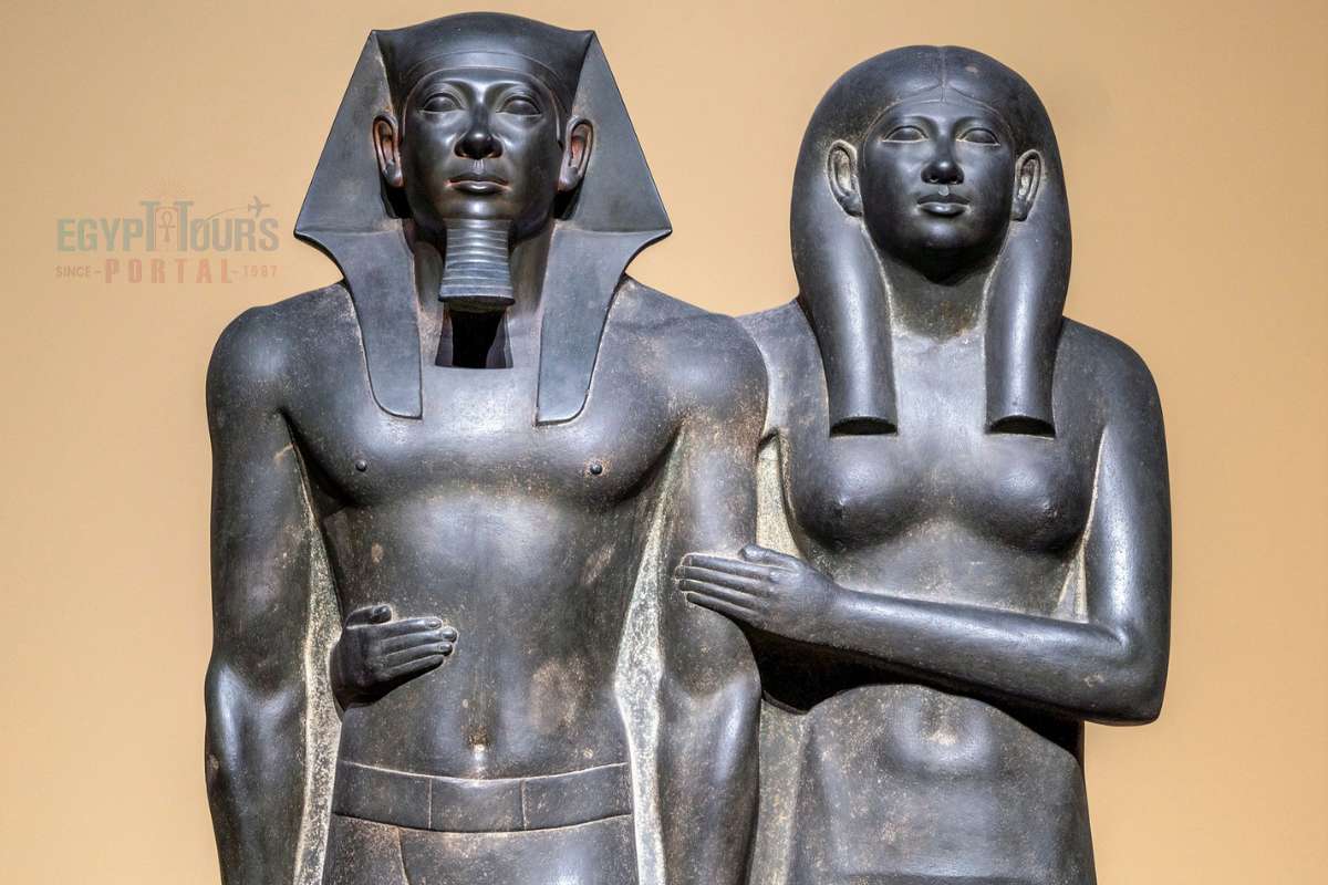Estátua do Rei Menkaure e da sua rainha - Egypt Tours Portal