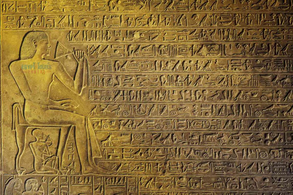 Hieróglifos Egípcios na Pedra - Egypt Tours Portal