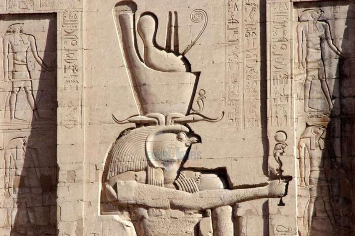 Hórus - O deus da realeza, da cura e do céu - Egypt Tours Portal
