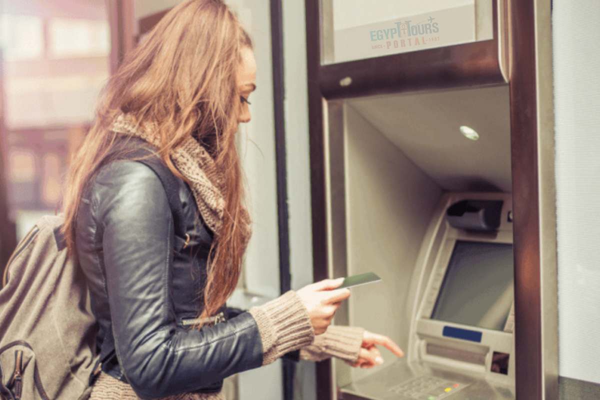 Usando o caixa eletrônico (ATM) local - Egypt Tours Portal