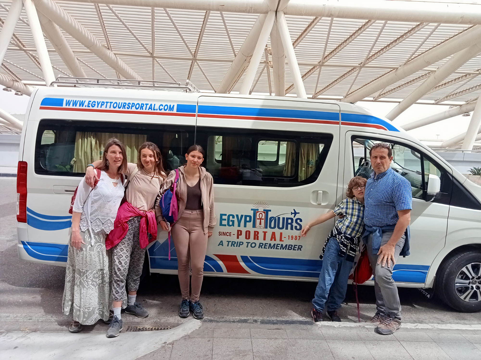 Traslado Do Aeroporto Do Cairo Para Hotel Em Cairo  Gizé - Egypt Tours Portal