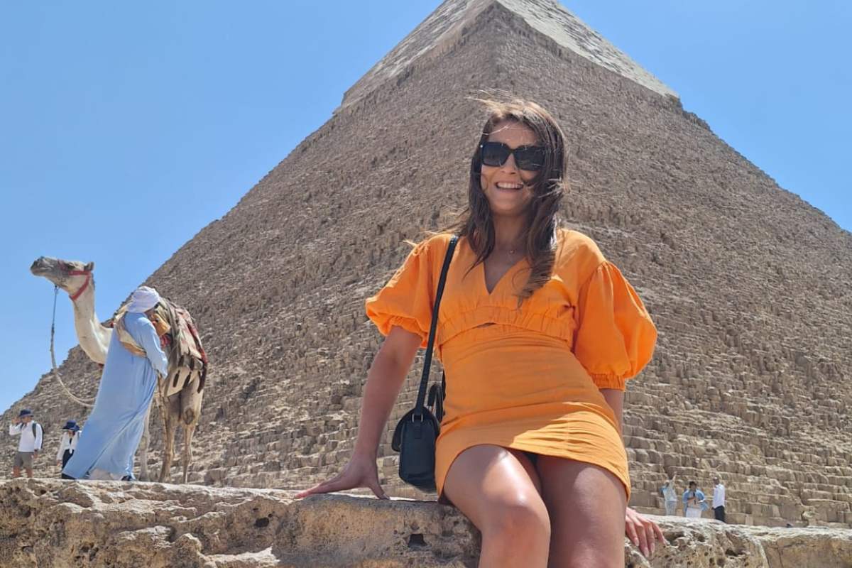 nosso cliente na Grande Pirâmide - Egypt Tours Portal -atr